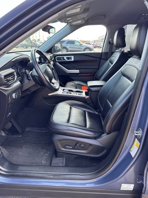 Used 2021 Ford Explorer XLT w/ Equipment Group 202A AWD/4WD image 18
