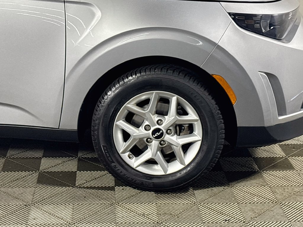 Used 2023 Kia Soul LX w/ LX Technology Package FWD image 22