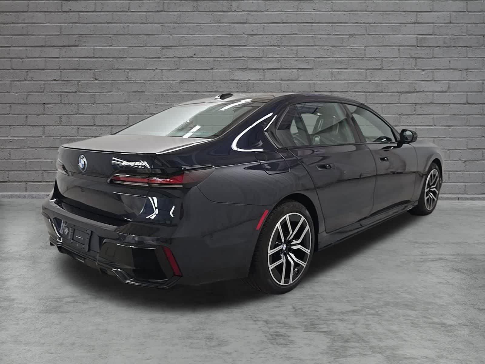 Used 2024 BMW i7 xDrive60 w/ Executive Package AWD/4WD image 4