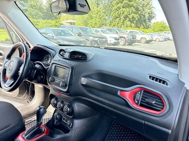 Used 2017 Jeep Renegade Trailhawk AWD/4WD image 28
