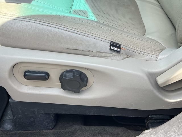 Used 2015 Ford Explorer XLT FWD image 23