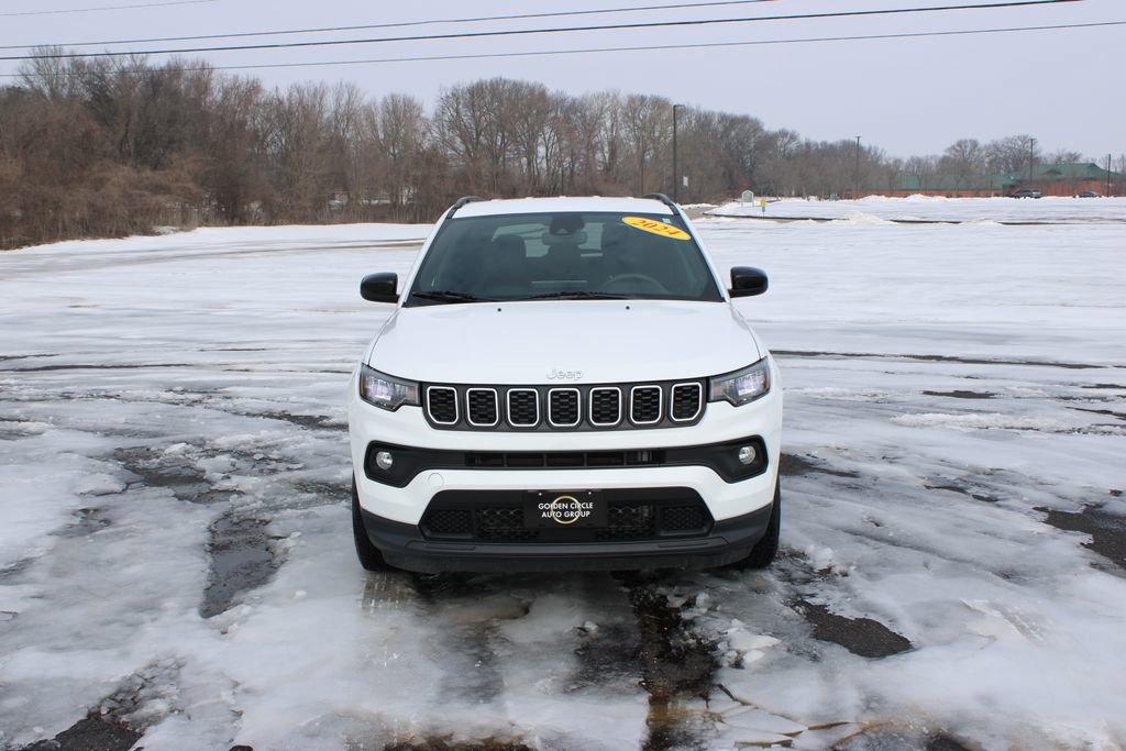 Used 2024 Jeep Compass Latitude AWD/4WD image 3