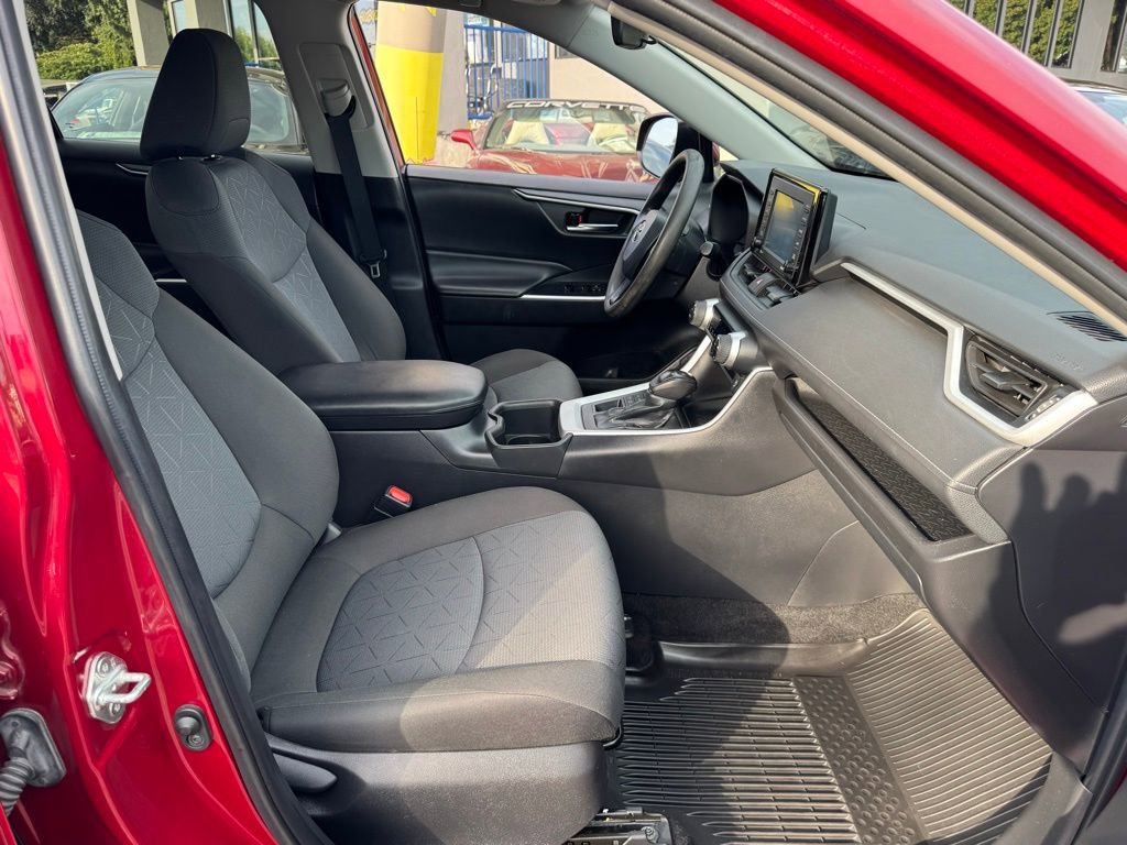 Used 2022 Toyota RAV4 XLE image 15
