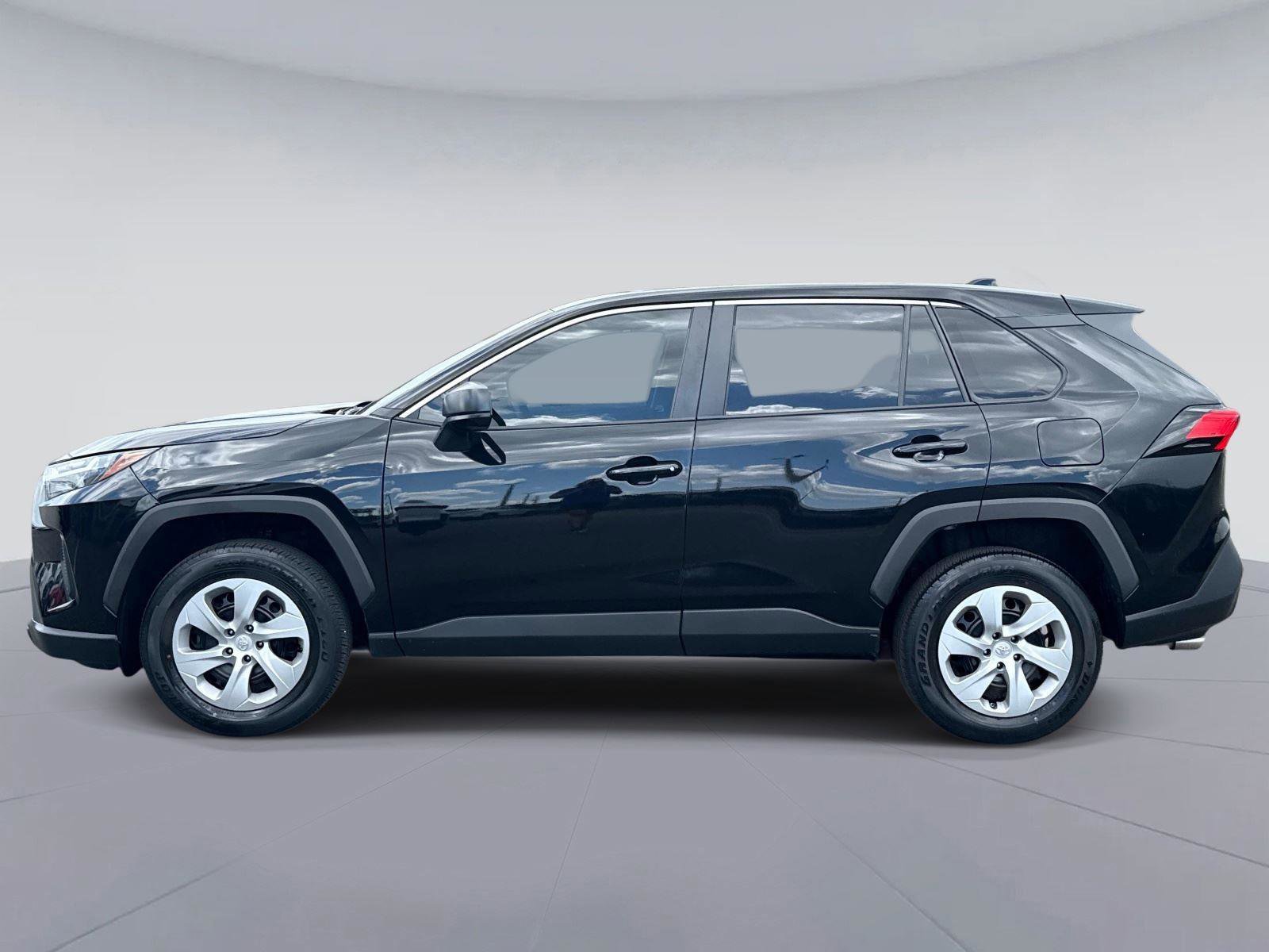 Used 2023 Toyota RAV4 LE FWD image 7