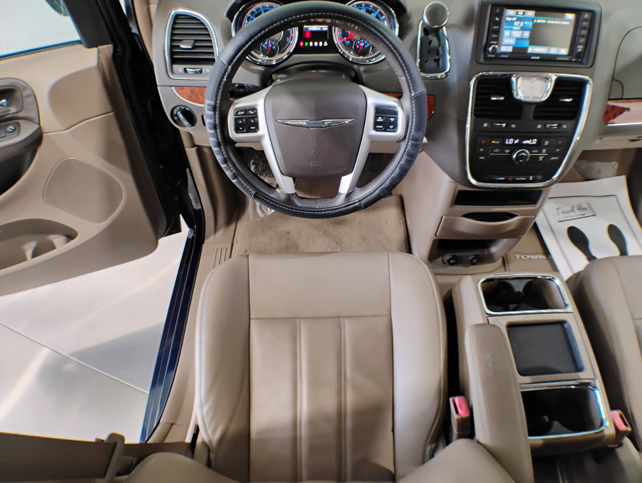 Used 2016 Chrysler Town & Country Touring image 75