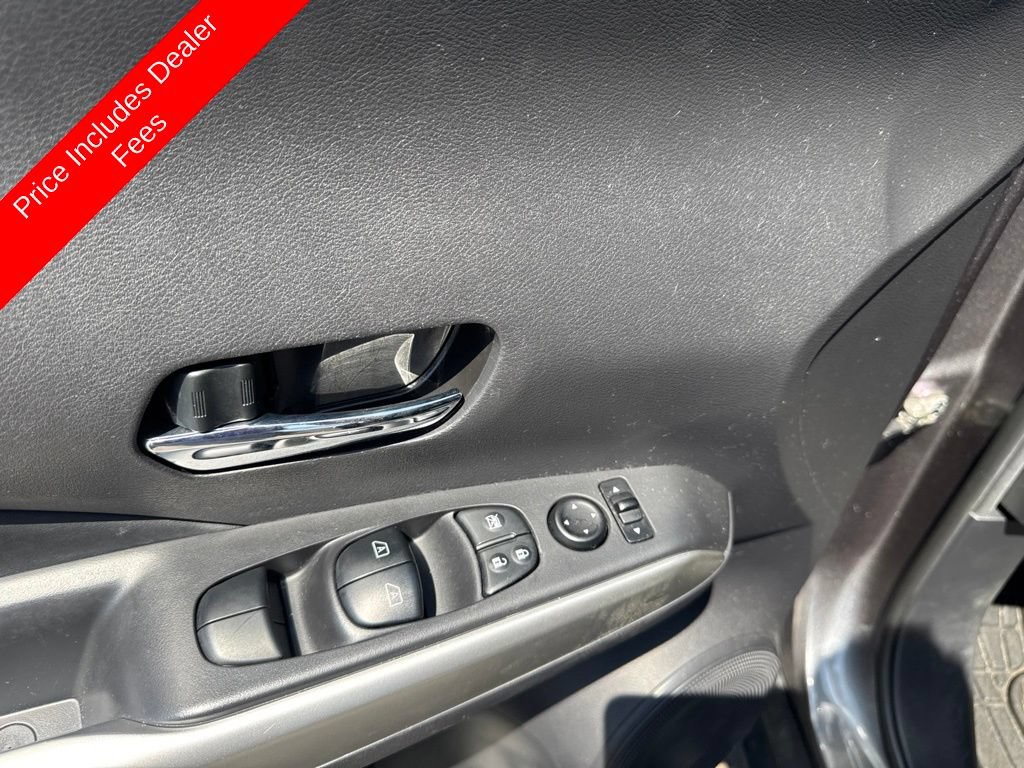 Used 2019 Nissan Kicks SR w/ SR Premium Package FWD image 12
