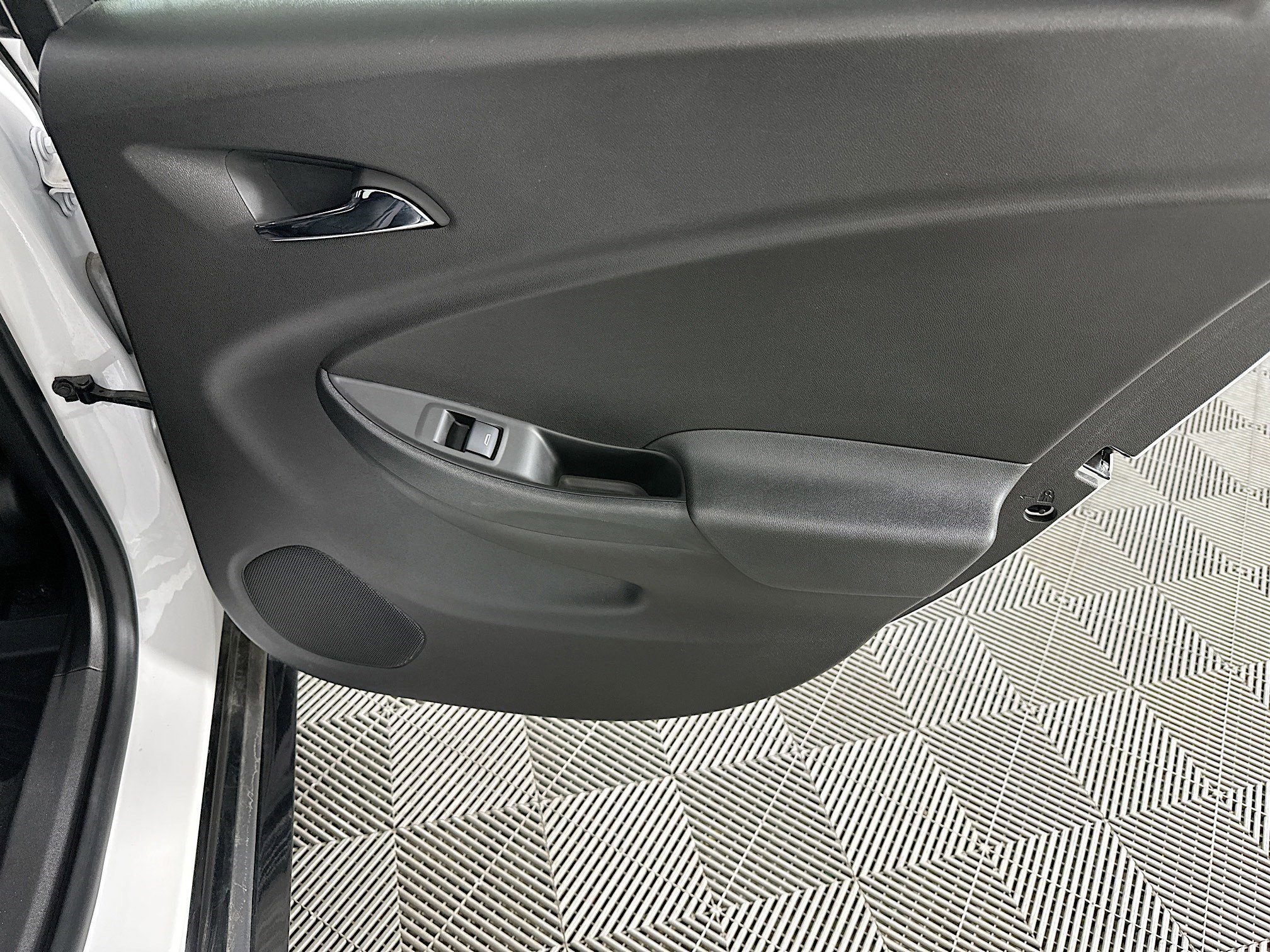 Used 2017 Chevrolet Volt Premier w/ Driver Confidence II Package image 30