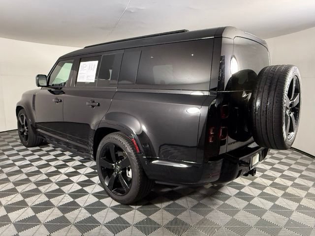 Used 2025 Land Rover Defender 130 X-Dynamic SE AWD/4WD image 4
