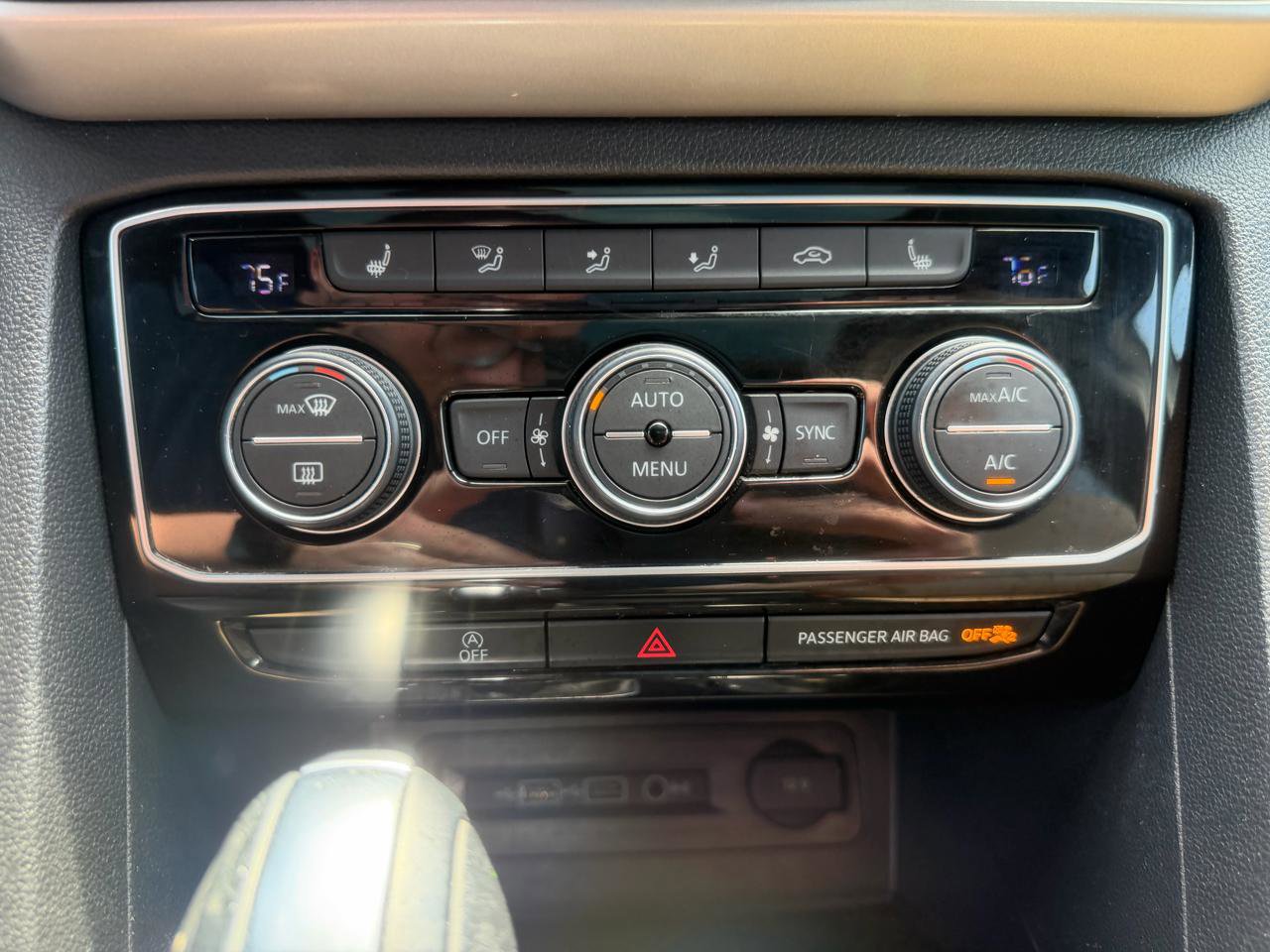 Used 2020 Volkswagen Atlas Cross Sport SEL AWD/4WD image 19