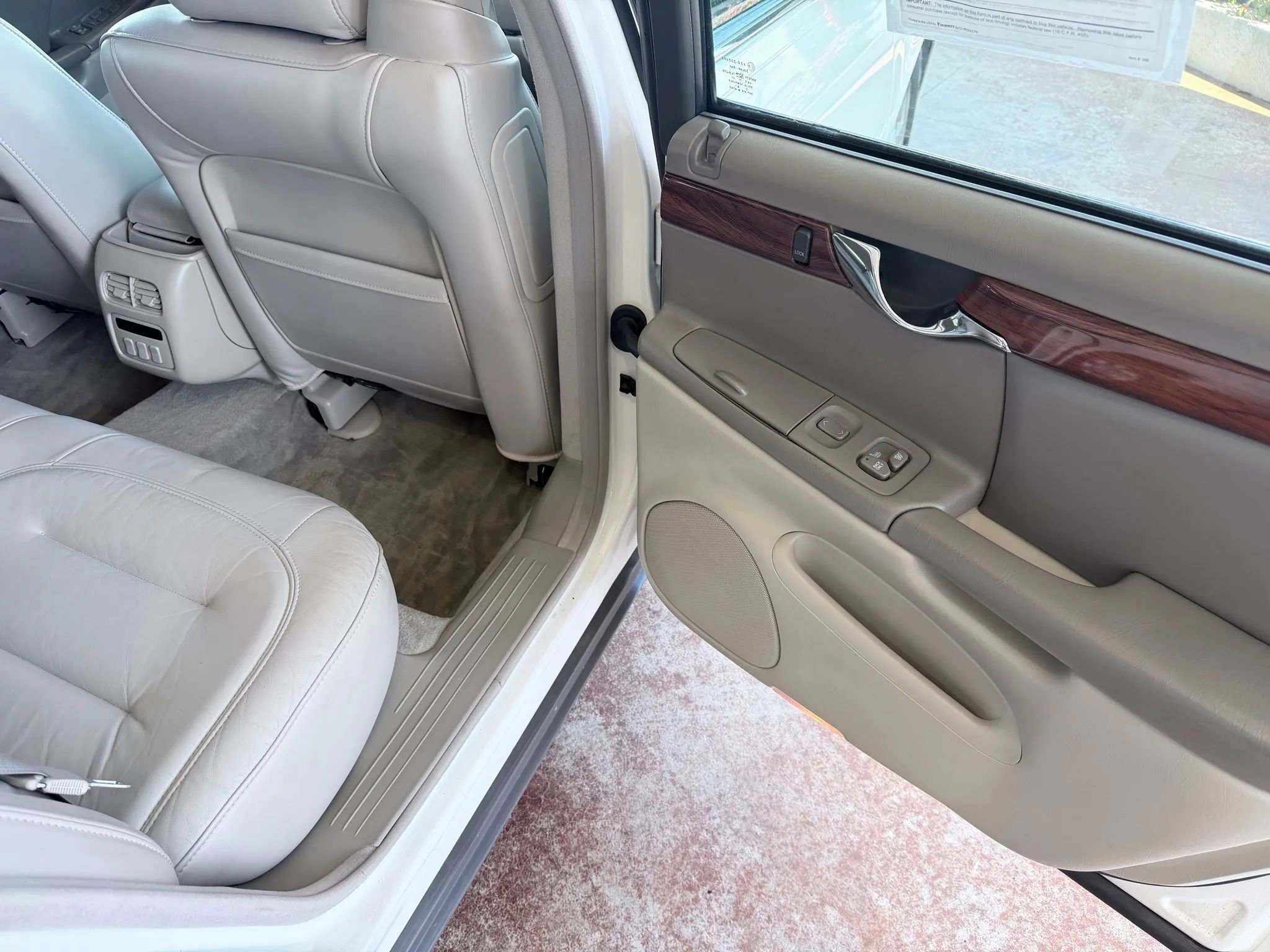 Used 2002 Cadillac De Ville Sedan 4D w/ Comfort/Convenience Pkg image 15