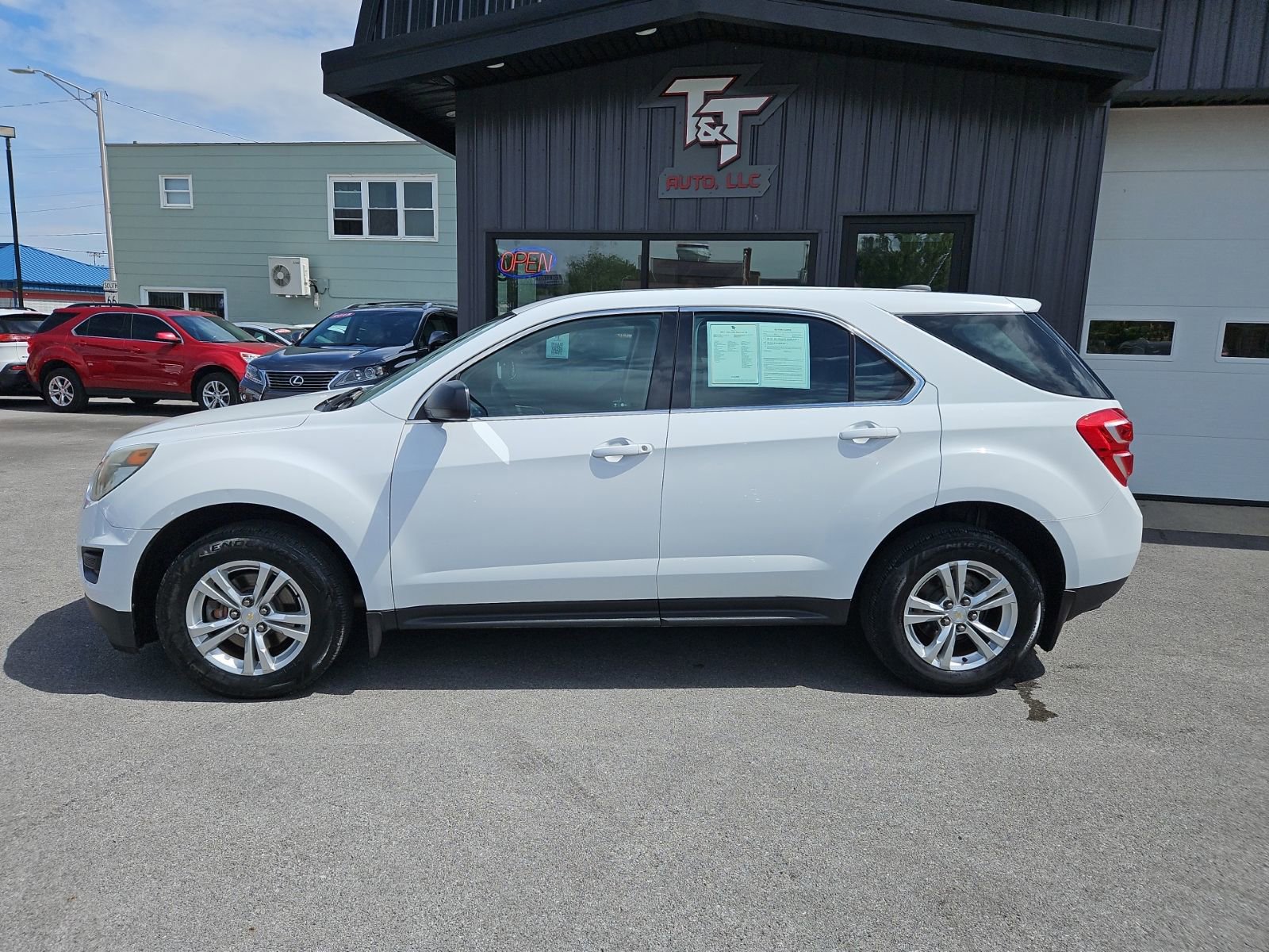 Used 2017 Chevrolet Equinox LS FWD image 3