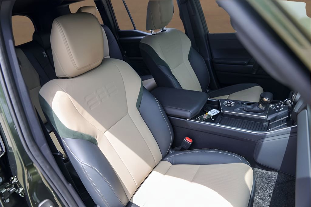 Used 2024 Lexus GX 550 AWD/4WD image 29