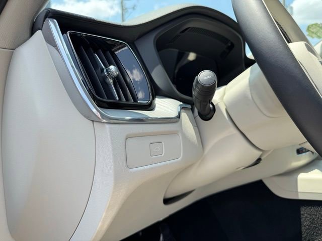 Used 2024 Volvo XC60 B5 Ultimate image 23