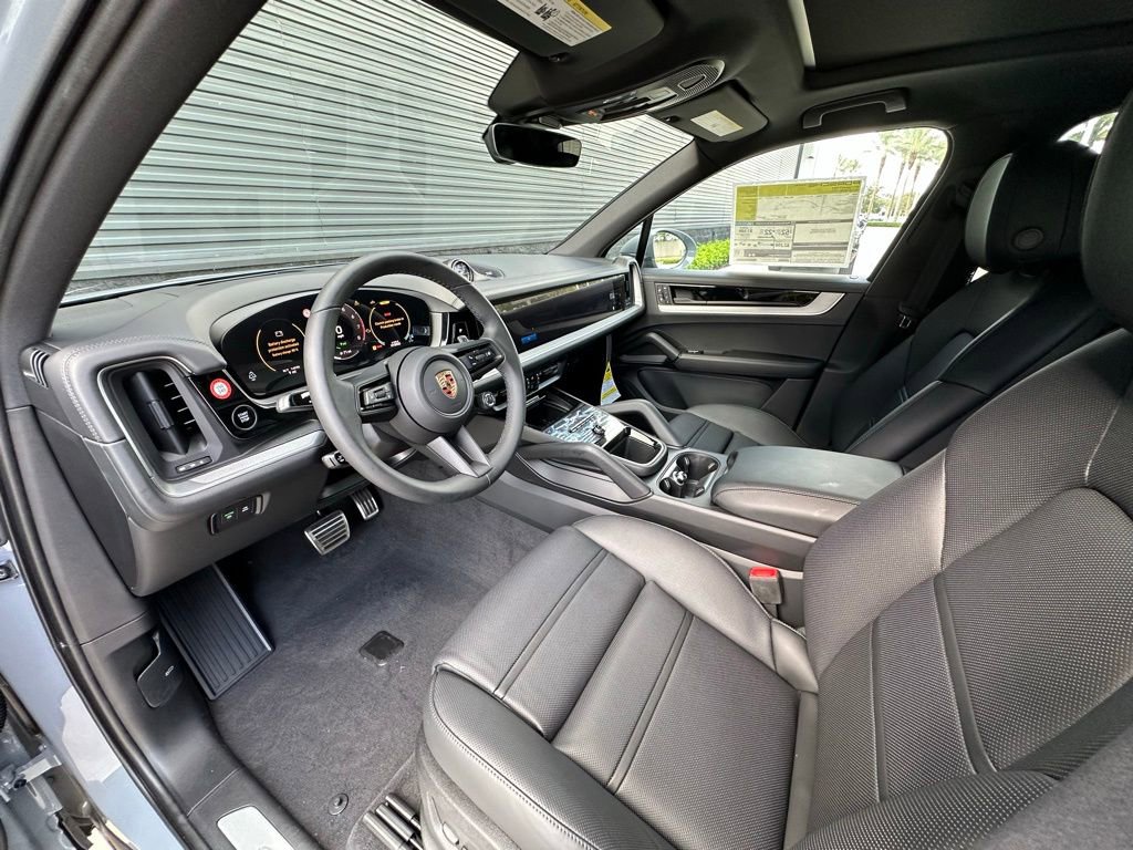 Used 2025 Porsche Cayenne S image 4