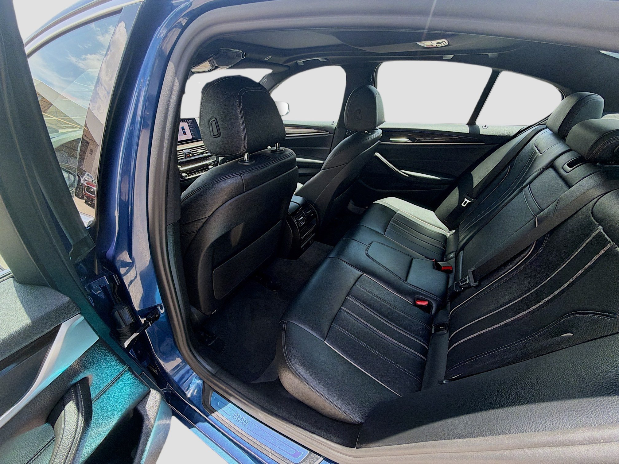 Used 2021 BMW 540i w/ Convenience Package RWD image 25