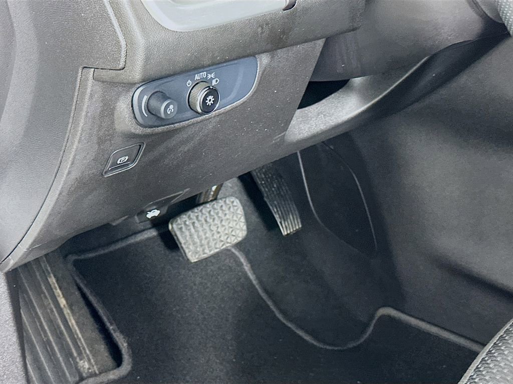 Used 2024 GMC Terrain SLE FWD image 10