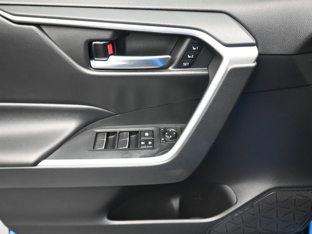 Used 2021 Toyota RAV4 XLE Premium AWD/4WD image 10