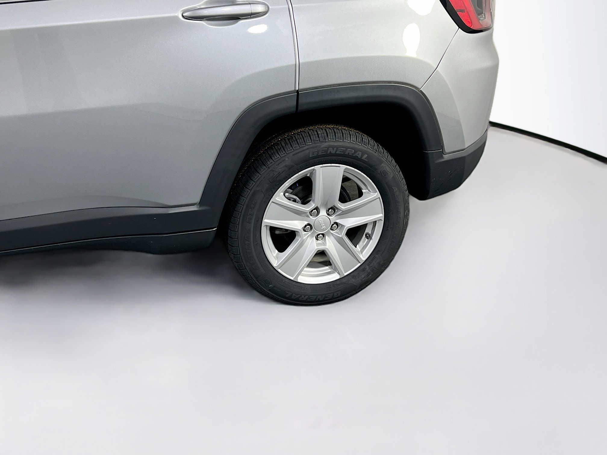 Used 2022 Jeep Compass Latitude w/ Convenience Group AWD/4WD image 28