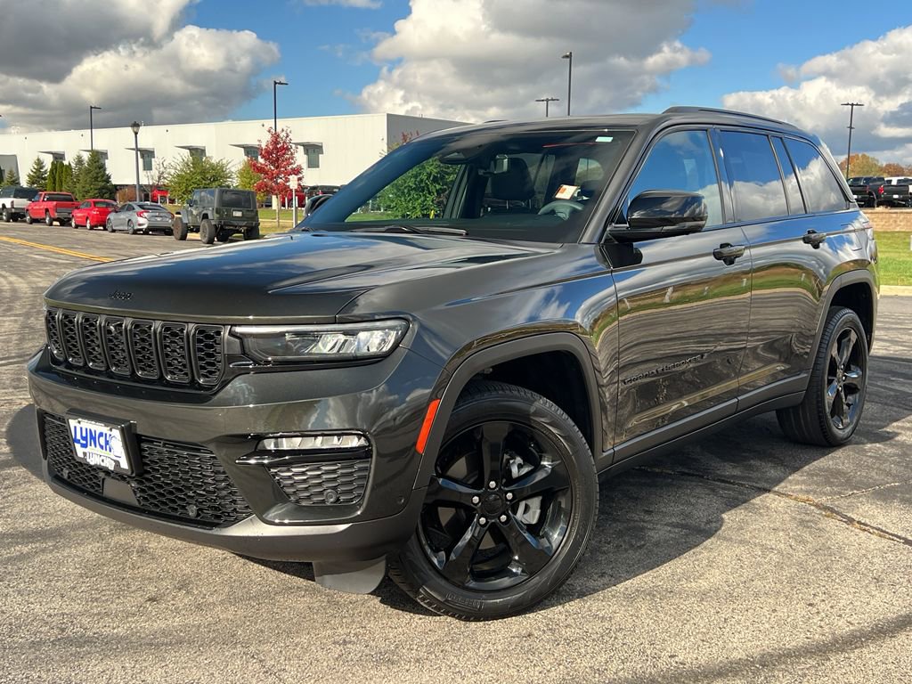 Used 2024 Jeep Grand Cherokee Limited w/ Luxury Tech Group II image 39