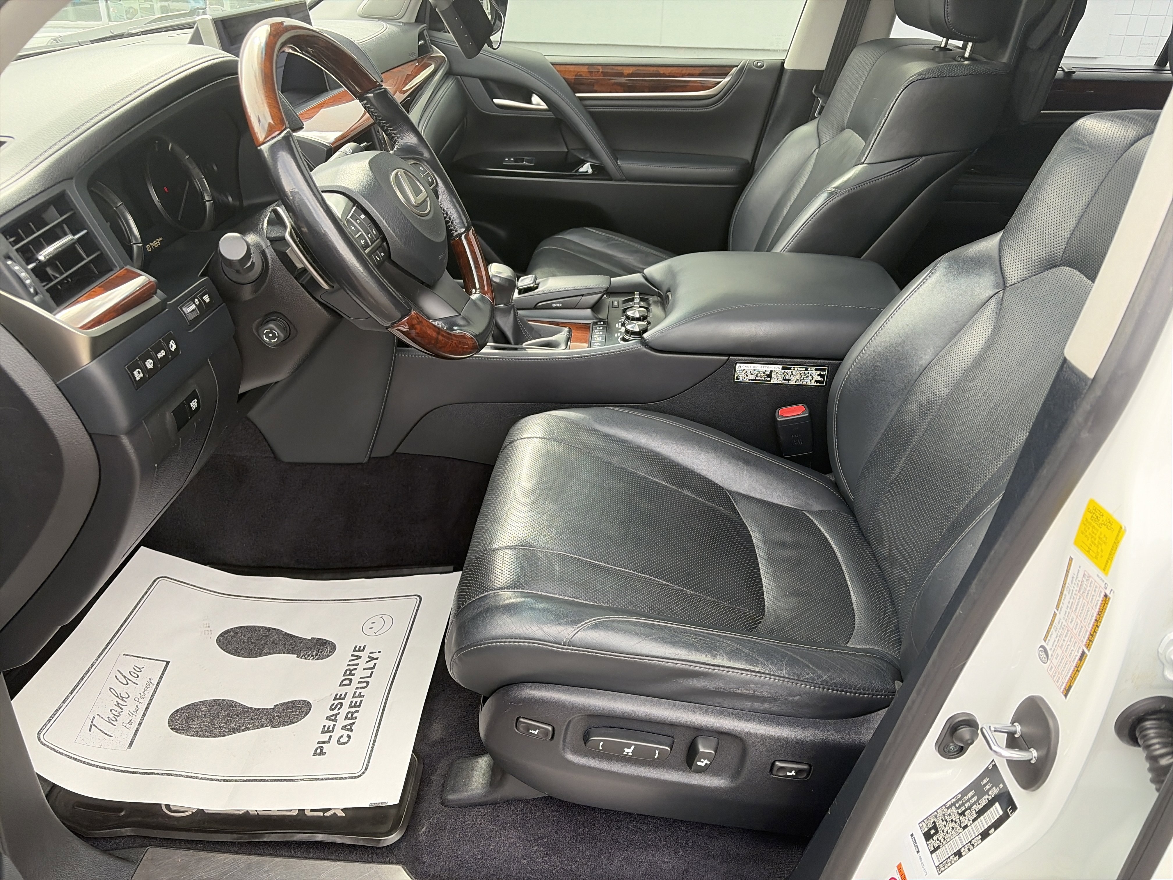 Used 2016 Lexus LX 570 4WD w/ Luxury Package image 13