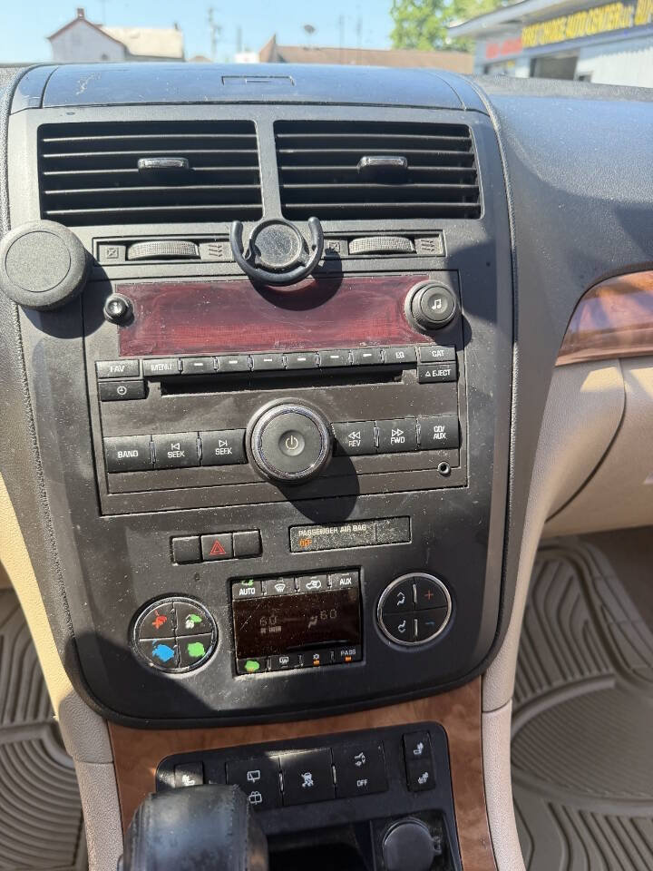 Used 2008 Saturn Outlook XR w/ Premium Trim Package FWD image 16