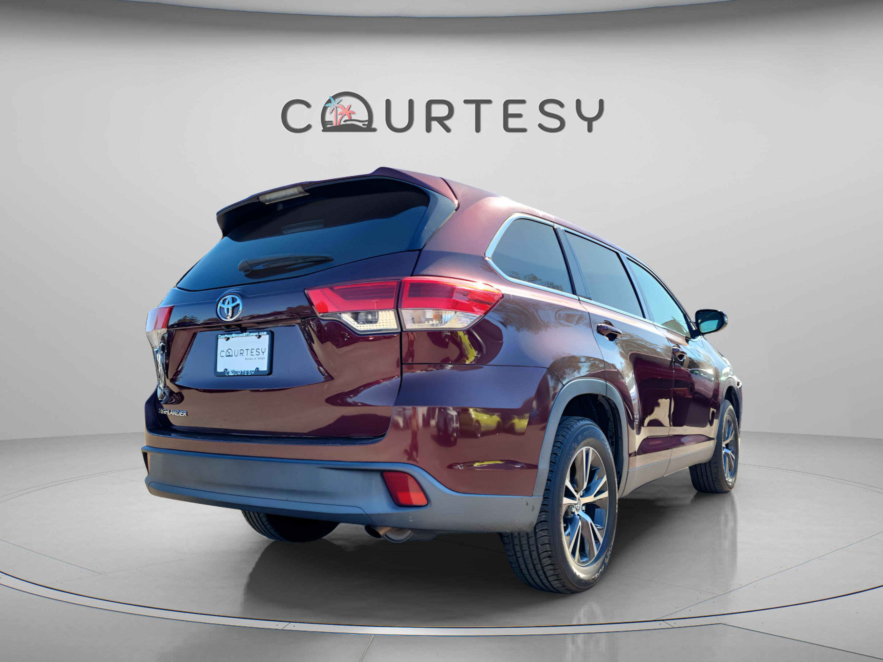 Used 2019 Toyota Highlander LE image 6