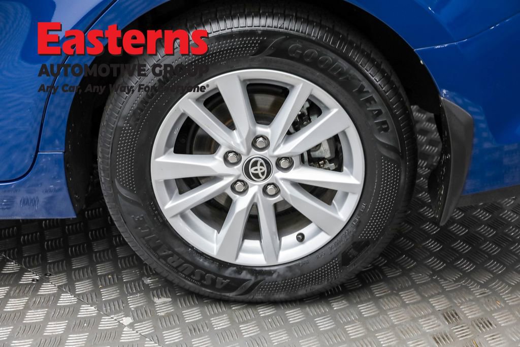 Used 2025 Toyota Camry LE w/ Convenience Package image 8