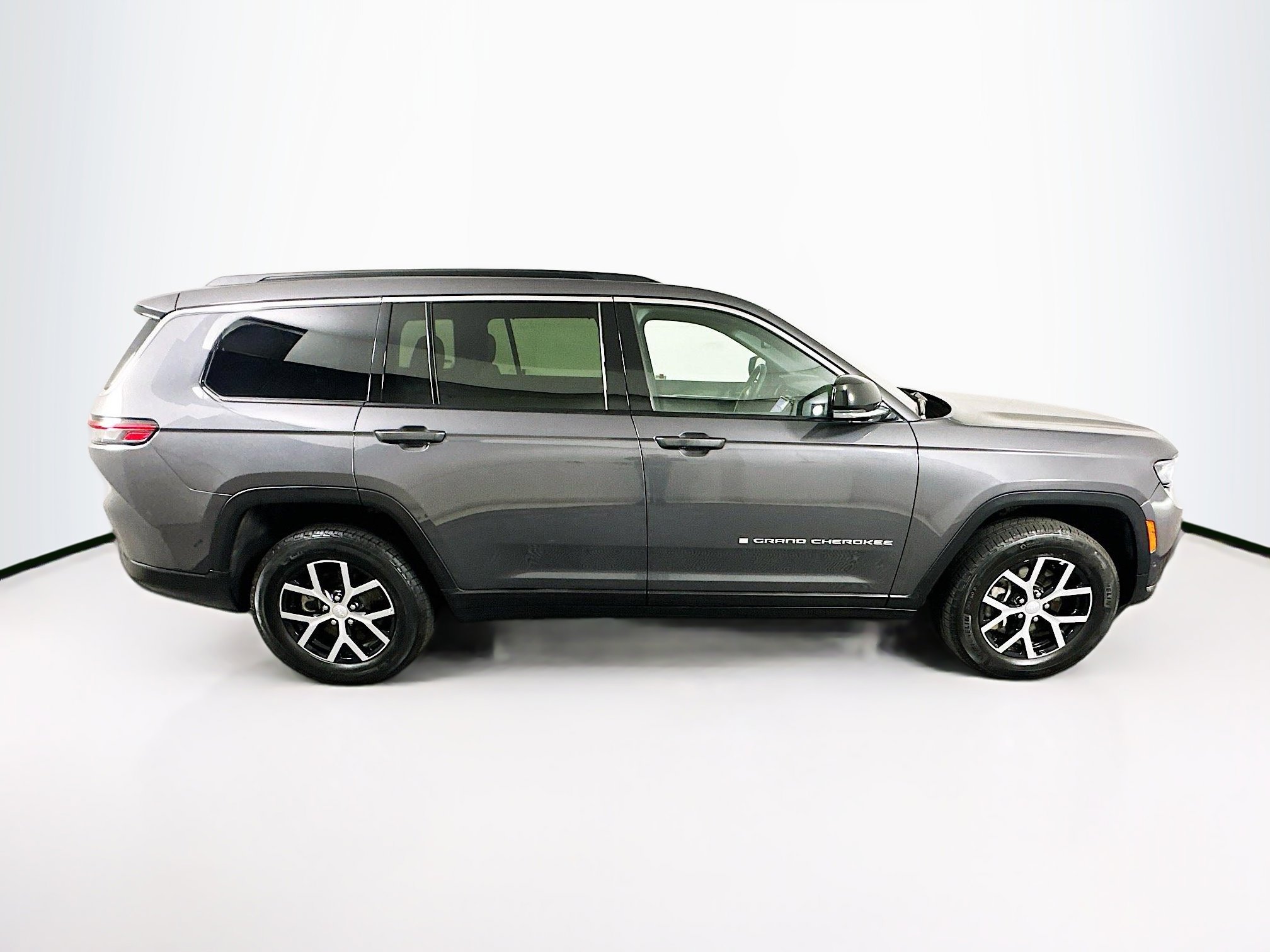 Used 2024 Jeep Grand Cherokee L Limited w/ Luxury Tech Group II image 10