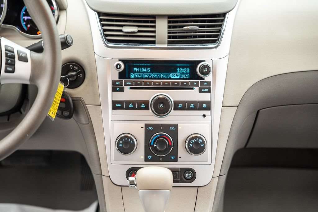 Used 2010 Chevrolet Malibu LS FWD image 17