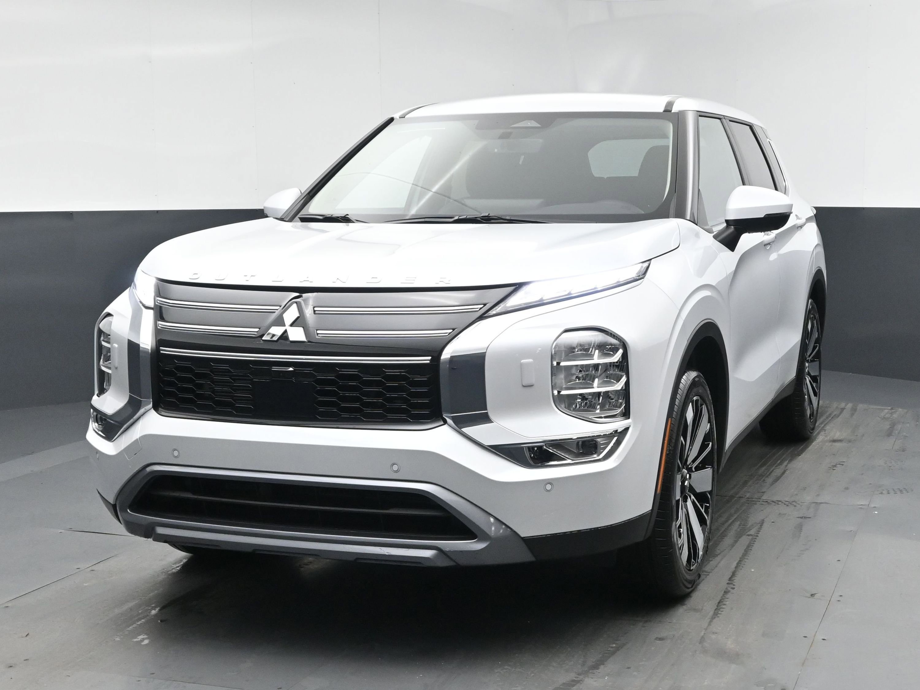 New 2026 Mitsubishi Outlander AWD image 1