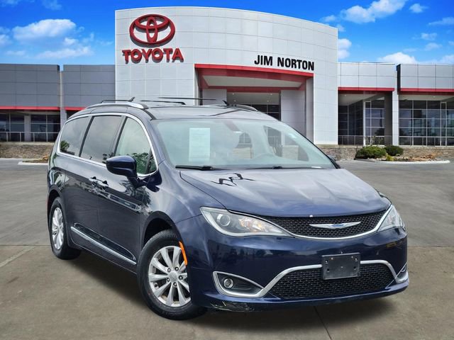 Used 2018 Chrysler Pacifica Touring-L image 1