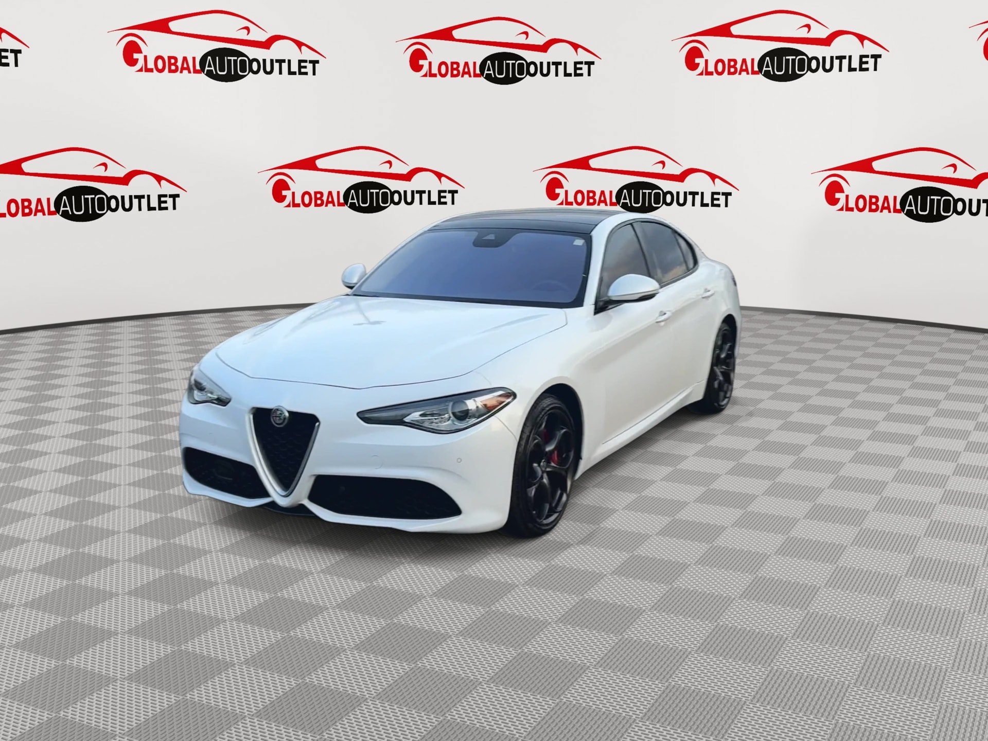 Used 2018 Alfa Romeo Giulia Ti Sport w/ Quick Order Package 22S Sport AWD/4WD image 4