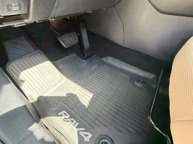 Used 2019 Toyota RAV4 LE FWD image 30