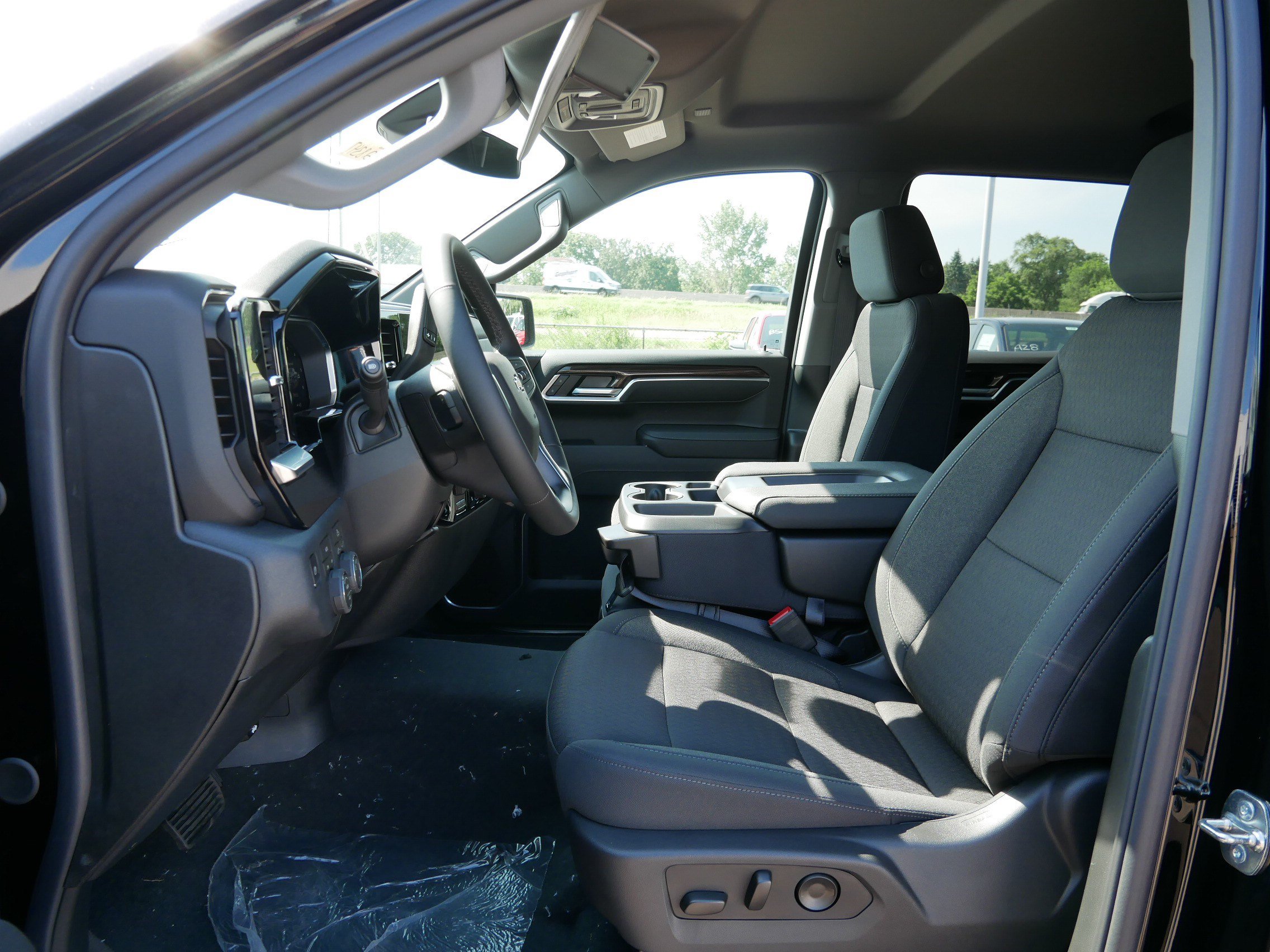 New 2026 Chevrolet Silverado 1500 LT w/ Convenience Package II AWD/4WD image 4