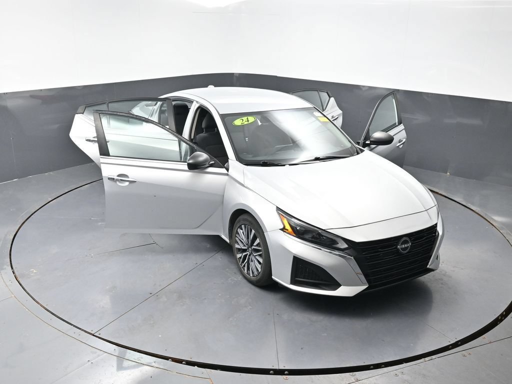 Used 2024 Nissan Altima 2.5 SV FWD image 57
