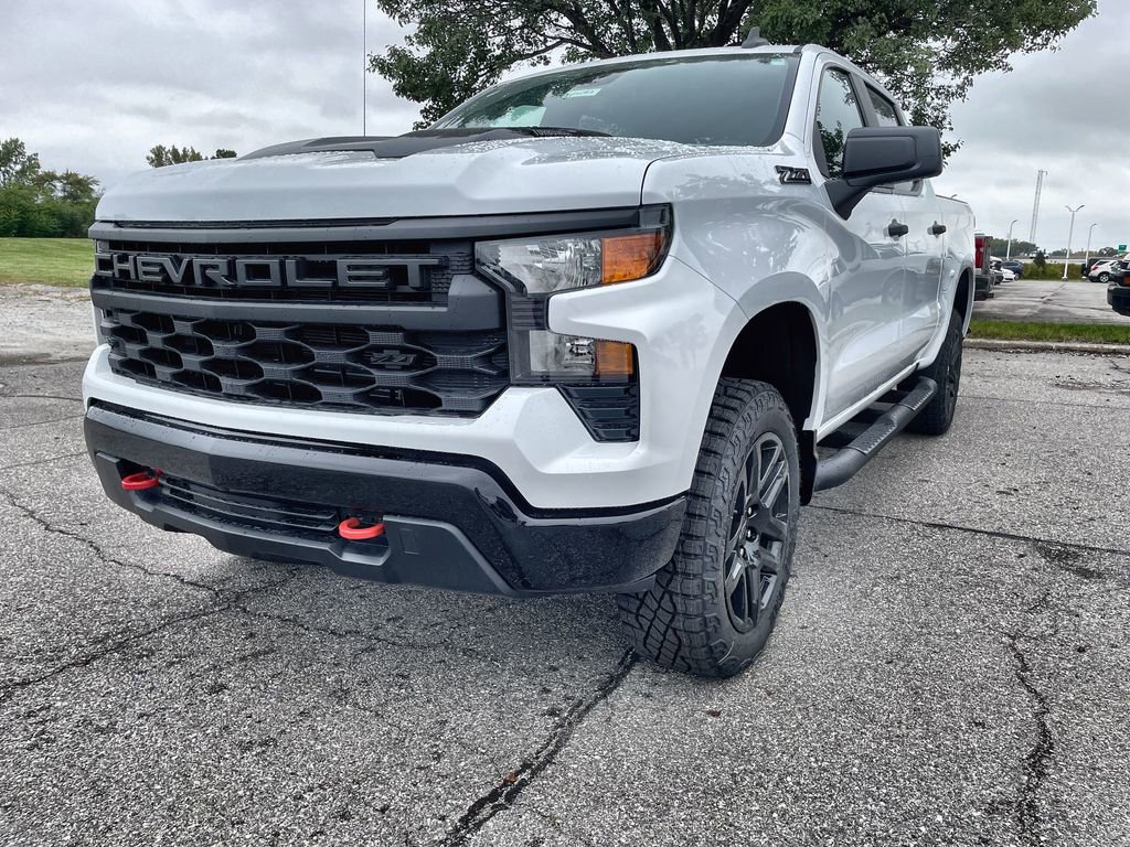 New 2026 Chevrolet Silverado 1500 Custom Trail Boss w/ LPO, Dark Essentials Package image 4