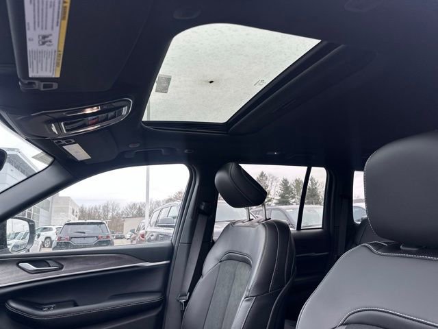 New 2026 Jeep Grand Cherokee Altitude image 16