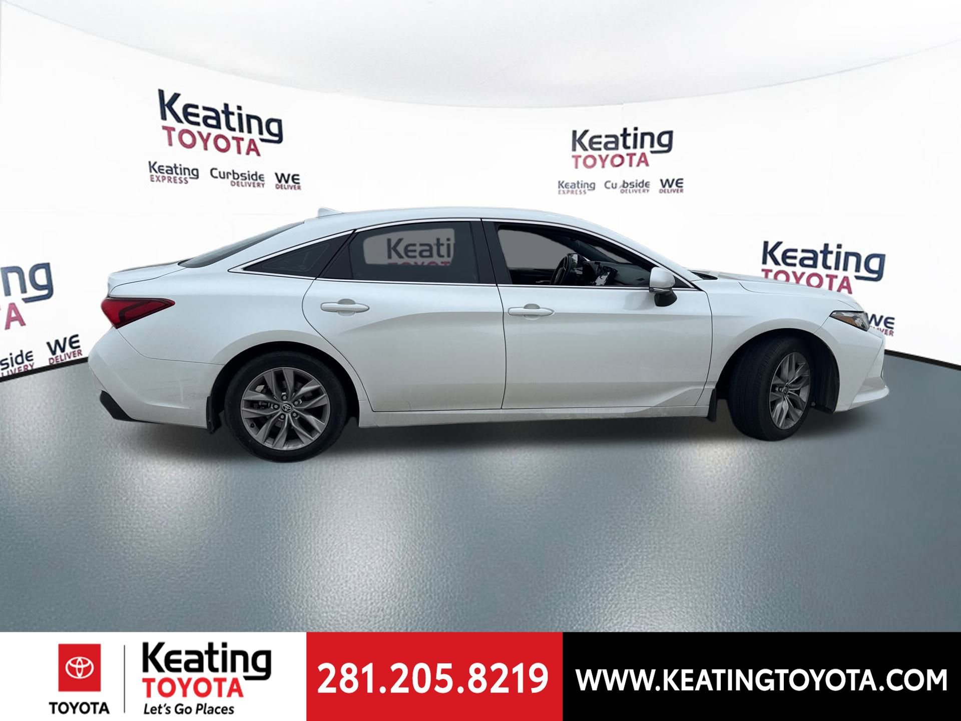 Used 2022 Toyota Avalon XLE image 2