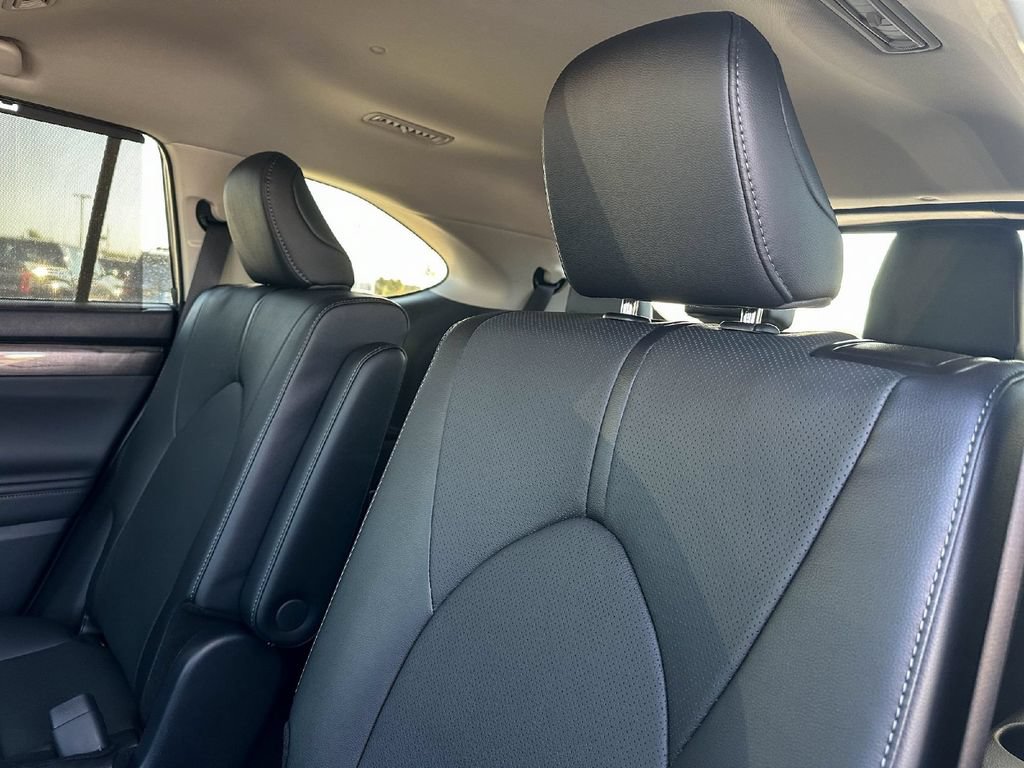 Used 2026 Toyota Highlander Limited AWD/4WD image 15