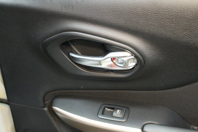 Used 2017 Jeep Cherokee Latitude w/ Comfort & Convenience Group image 13