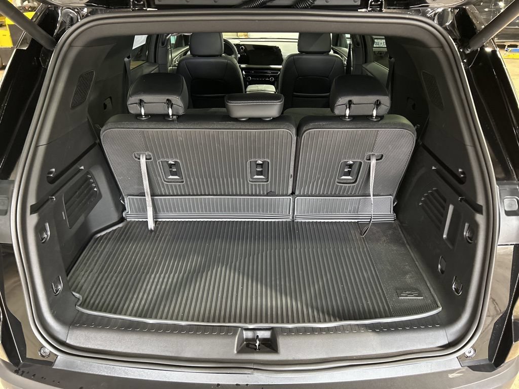 New 2026 Chevrolet Traverse LT w/ Driver Confidence Package AWD/4WD image 14