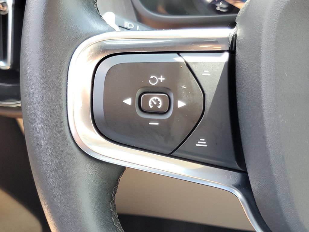 Certified 2024 Volvo XC40 B5 Plus AWD/4WD image 20
