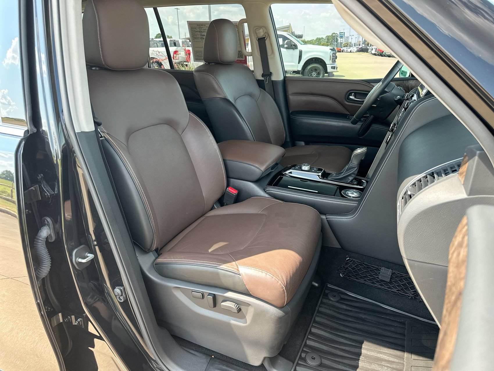 Used 2024 INFINITI QX80 Premium Select w/ All-Season Package RWD image 25