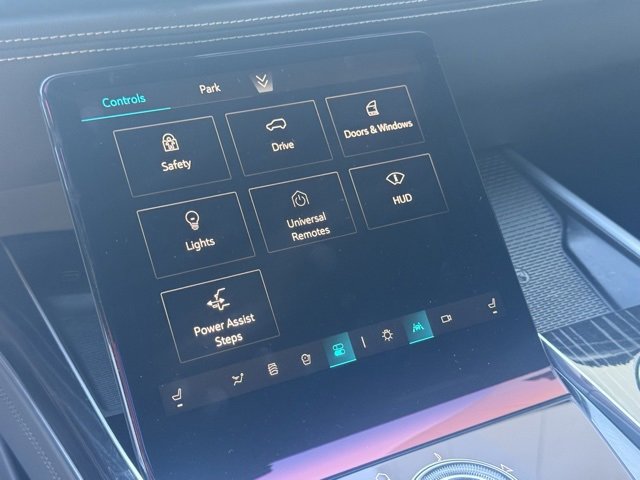 Used 2025 Cadillac Escalade ESV Sport w/ LPO, ONYX Package image 31