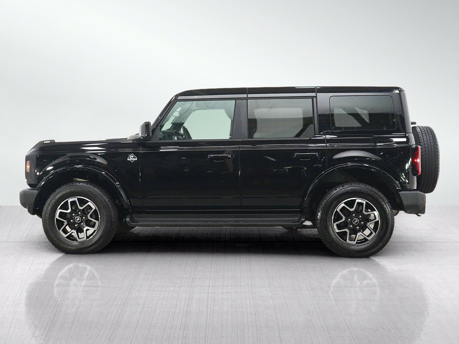 Used 2025 Ford Bronco Outer Banks AWD/4WD image 2