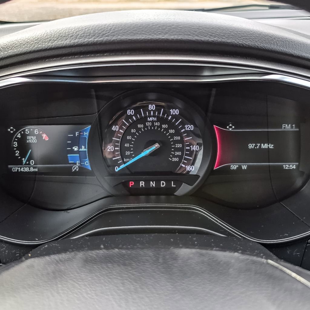 Used 2020 Ford Fusion SE FWD image 15