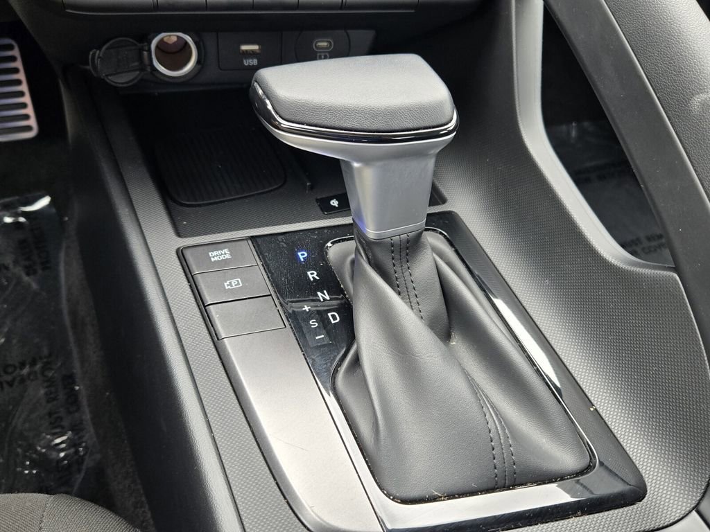 Certified 2025 Hyundai Elantra Sport image 17