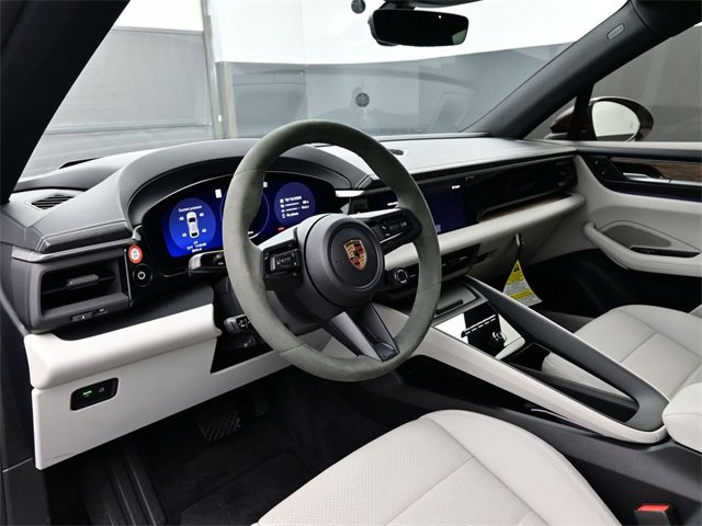 Used 2024 Porsche Macan 4 Electric image 4