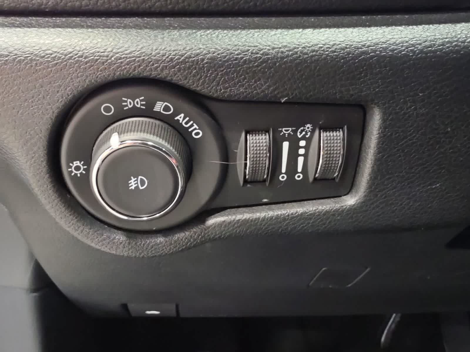 Used 2025 Chrysler Pacifica Limited FWD image 21