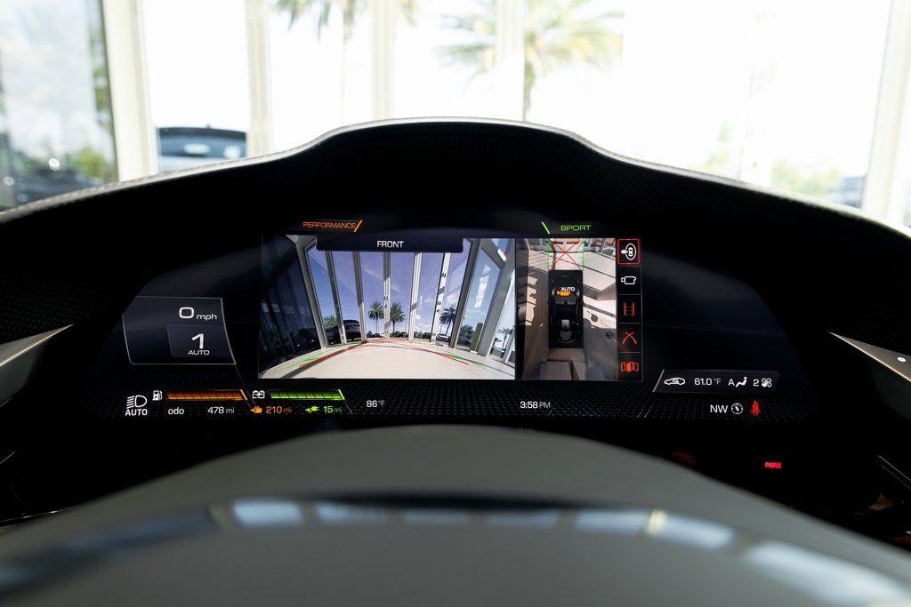 Used 2022 Ferrari SF90 Spider image 33